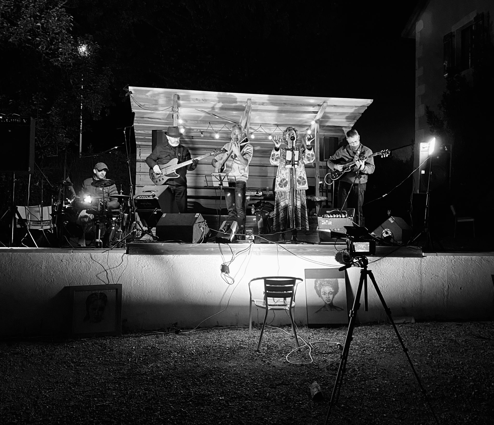 RockAura en noir et blanc